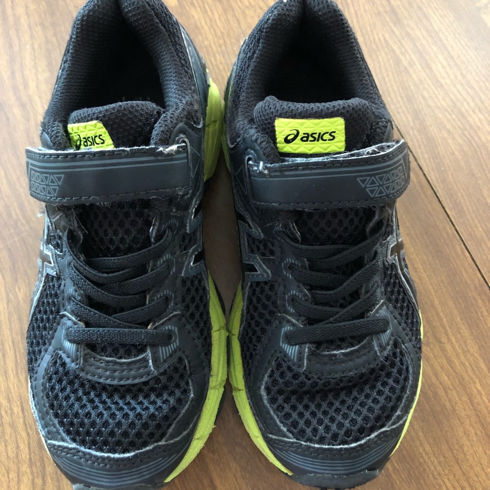Boys sneakers